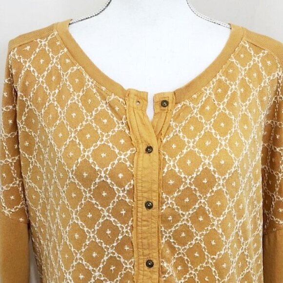 𝅺FREE People Free Spirit Hi-Low Henley Peach Fuzz Embroidered T-Shirt Top - Picture 3 of 6